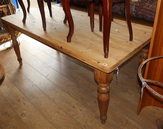 A Victorian pine kitchen table 184 x 89cm